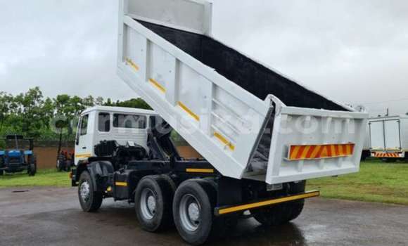 Tenga Tsaru Man Silent Zvimwe Rori in Beitbridge in Matabeleland South Tenga Tsaru Man Silent Zvimwe Rori in Beitbridge in Matabeleland South