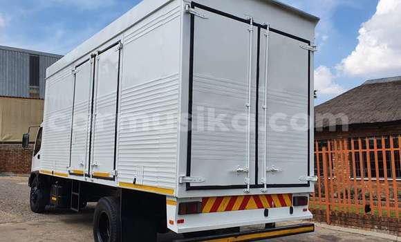 Acheter Occasion Utilitaire Isuzu FTR 850 Blanc à Beitbridge, Matabeleland South Acheter Occasion Utilitaire Isuzu FTR 850 Blanc à Beitbridge, Matabeleland South