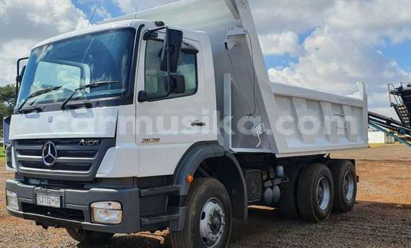 Acheter Occasion Utilitaire Mercedes‒Benz Truck Blanc à Beitbridge, Matabeleland South
