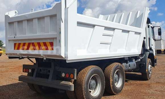 Buy Used Mercedes‒Benz Truck White Truck in Beitbridge in Matabeleland South Buy Used Mercedes‒Benz Truck White Truck in Beitbridge in Matabeleland South