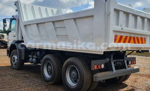 Buy Used Mercedes‒Benz Truck White Truck in Beitbridge in Matabeleland South Buy Used Mercedes‒Benz Truck White Truck in Beitbridge in Matabeleland South