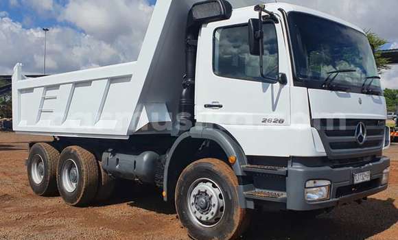 Buy Used Mercedes‒Benz Truck White Truck in Beitbridge in Matabeleland South Buy Used Mercedes‒Benz Truck White Truck in Beitbridge in Matabeleland South
