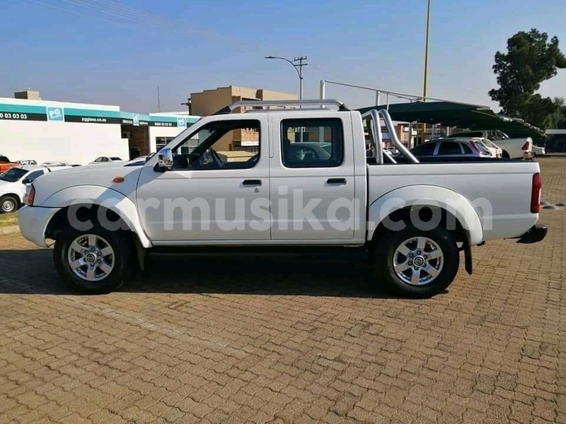 Big with watermark nissan np 300 matabeleland south beitbridge 22299