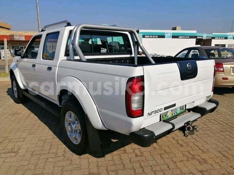 Big with watermark nissan np 300 matabeleland south beitbridge 22299