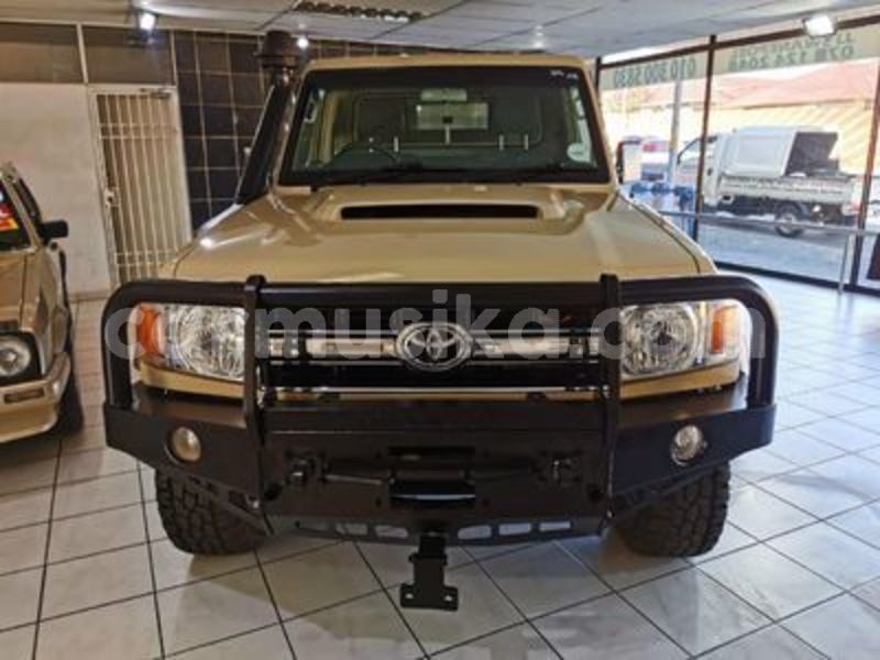 Big with watermark toyota land cruiser matabeleland south beitbridge 22302