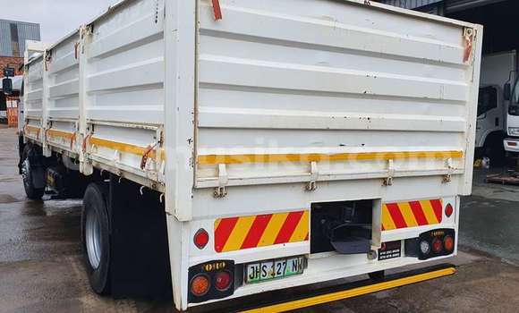 Acheter Occasion Voiture Nissan Urvan Blanc à Beitbridge, Matabeleland South Acheter Occasion Voiture Nissan Urvan Blanc à Beitbridge, Matabeleland South