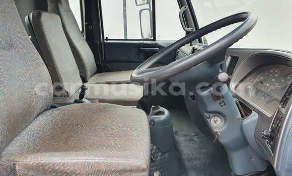 Acheter Occasion Voiture Nissan Urvan Blanc à Beitbridge, Matabeleland South Acheter Occasion Voiture Nissan Urvan Blanc à Beitbridge, Matabeleland South