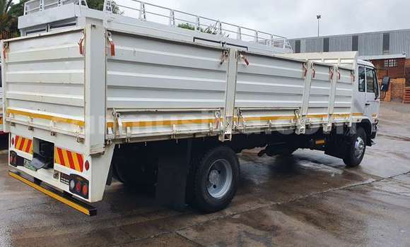 Acheter Occasion Voiture Nissan Urvan Blanc à Beitbridge, Matabeleland South Acheter Occasion Voiture Nissan Urvan Blanc à Beitbridge, Matabeleland South