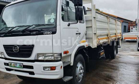 Acheter Occasion Voiture Nissan Urvan Blanc à Beitbridge, Matabeleland South Acheter Occasion Voiture Nissan Urvan Blanc à Beitbridge, Matabeleland South