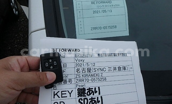 Acheter Occasion Voiture Toyota Voxy Blanc à Beitbridge, Matabeleland South Acheter Occasion Voiture Toyota Voxy Blanc à Beitbridge, Matabeleland South