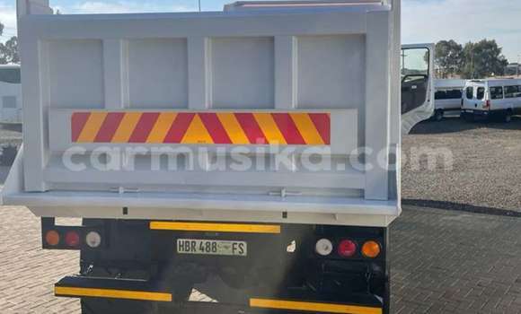 Acheter Occasion Voiture Nissan Urvan Blanc à Beitbridge, Matabeleland South Acheter Occasion Voiture Nissan Urvan Blanc à Beitbridge, Matabeleland South