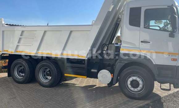 Acheter Occasion Voiture Nissan Urvan Blanc à Beitbridge, Matabeleland South Acheter Occasion Voiture Nissan Urvan Blanc à Beitbridge, Matabeleland South