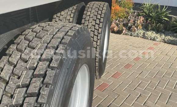 Acheter Occasion Voiture Nissan Urvan Blanc à Beitbridge, Matabeleland South Acheter Occasion Voiture Nissan Urvan Blanc à Beitbridge, Matabeleland South