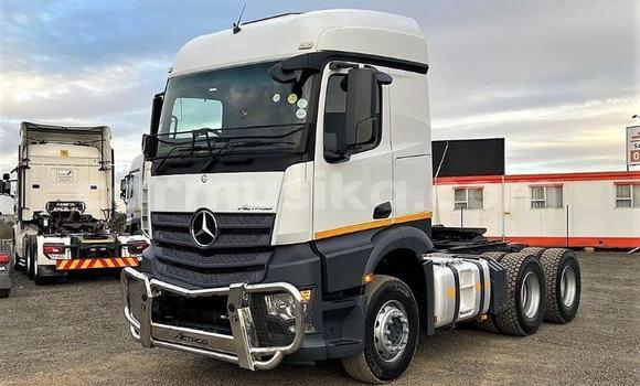 Buy Used Mercedes‒Benz 600 White Car in Beitbridge in Matabeleland South