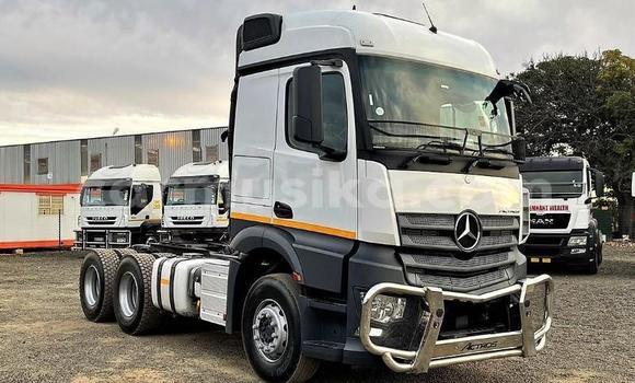 Acheter Occasion Voiture Mercedes‒Benz 600 Blanc à Beitbridge, Matabeleland South Acheter Occasion Voiture Mercedes‒Benz 600 Blanc à Beitbridge, Matabeleland South