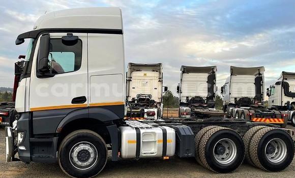 Acheter Occasion Voiture Mercedes‒Benz 600 Blanc à Beitbridge, Matabeleland South Acheter Occasion Voiture Mercedes‒Benz 600 Blanc à Beitbridge, Matabeleland South