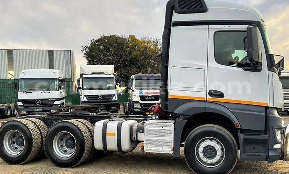 Acheter Occasion Voiture Mercedes‒Benz 600 Blanc à Beitbridge, Matabeleland South Acheter Occasion Voiture Mercedes‒Benz 600 Blanc à Beitbridge, Matabeleland South