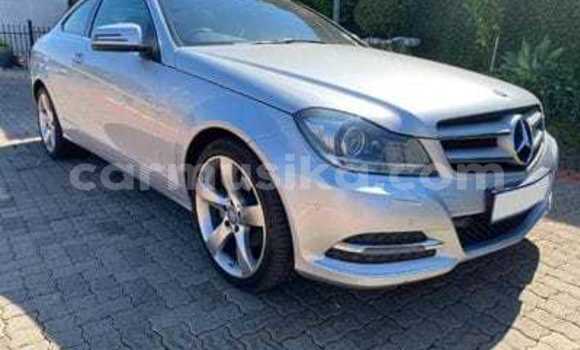 Nunua Ilio tumika Mercedes-Benz C-Classe Fedha Gari ndani ya Beitbridge nchini Matabeleland Kusini