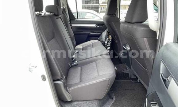 Tenga Imported Toyota Hilux Zvimwe Mota in Beitbridge in Matabeleland South Tenga Imported Toyota Hilux Zvimwe Mota in Beitbridge in Matabeleland South