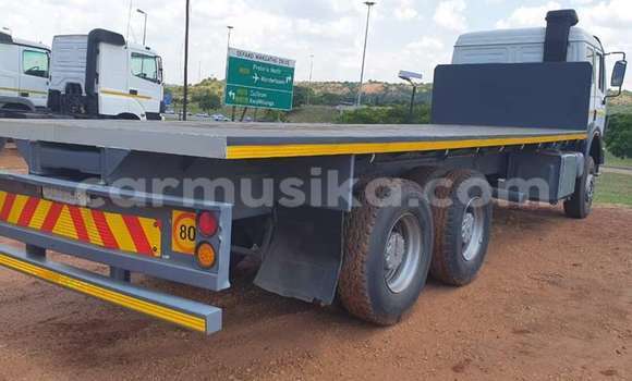 Acheter Occasion Utilitaire Mercedes‒Benz 2538 Blanc à Harare, Harare Acheter Occasion Utilitaire Mercedes‒Benz 2538 Blanc à Harare, Harare