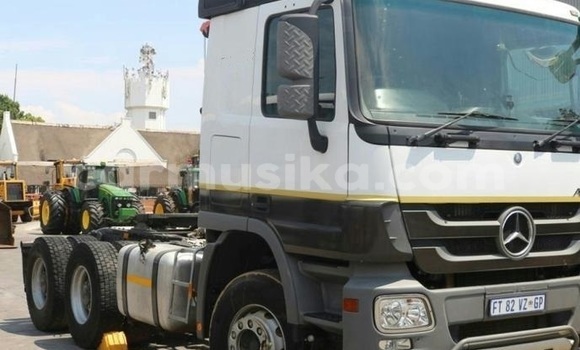 Buy Used Mercedes‒Benz 3331 White Truck in Harare in Harare Buy Used Mercedes‒Benz 3331 White Truck in Harare in Harare