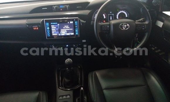 Nunua Ilio tumika Toyota Hilux Fedha Gari ndani ya Beitbridge nchini Matabeleland Kusini Nunua Ilio tumika Toyota Hilux Fedha Gari ndani ya Beitbridge nchini Matabeleland Kusini