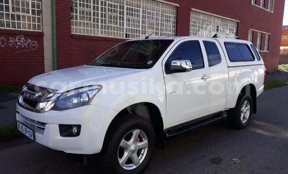 Buy Used Isuzu KB White Car in Beitbridge in Matabeleland South