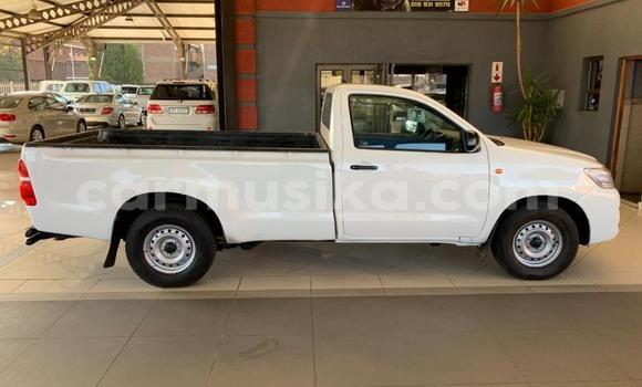 Tenga Tsaru Toyota Hilux Sirivha Mota in Beitbridge in Matabeleland South