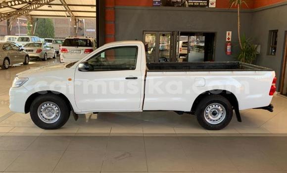 Tenga Tsaru Toyota Hilux Sirivha Mota in Beitbridge in Matabeleland South Tenga Tsaru Toyota Hilux Sirivha Mota in Beitbridge in Matabeleland South