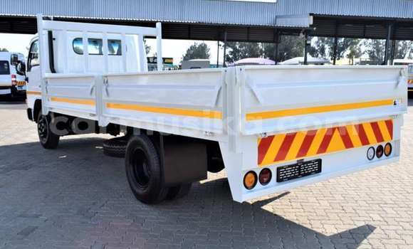 Buy Used Nissan UD White Truck in Beitbridge in Matabeleland South Buy Used Nissan UD White Truck in Beitbridge in Matabeleland South