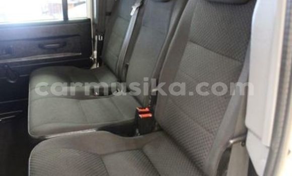 Acheter Occasion Voiture Land Rover Defender Blanc à Beitbridge, Matabeleland South Acheter Occasion Voiture Land Rover Defender Blanc à Beitbridge, Matabeleland South