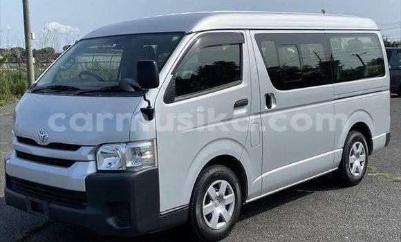 Tenga Imported Toyota Hiace Zvimwe Mota in Beitbridge in Matabeleland South