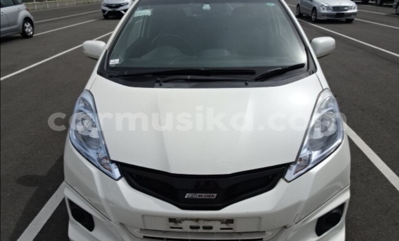 Acheter Occasion Voiture Honda Fit Blanc à Beitbridge, Matabeleland South Acheter Occasion Voiture Honda Fit Blanc à Beitbridge, Matabeleland South