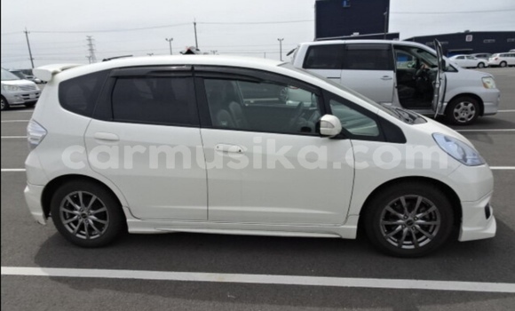 Acheter Occasion Voiture Honda Fit Blanc à Beitbridge, Matabeleland South Acheter Occasion Voiture Honda Fit Blanc à Beitbridge, Matabeleland South