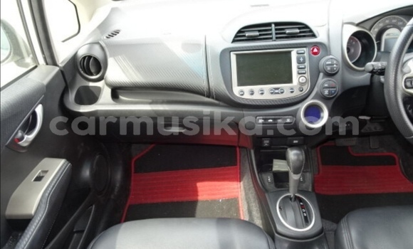 Acheter Occasion Voiture Honda Fit Blanc à Beitbridge, Matabeleland South Acheter Occasion Voiture Honda Fit Blanc à Beitbridge, Matabeleland South