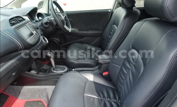 Acheter Occasion Voiture Honda Fit Blanc à Beitbridge, Matabeleland South Acheter Occasion Voiture Honda Fit Blanc à Beitbridge, Matabeleland South