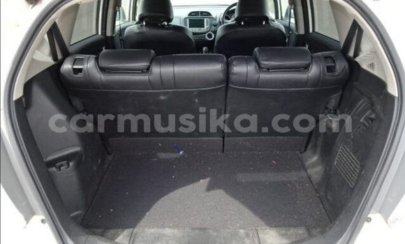 Acheter Occasion Voiture Honda Fit Blanc à Beitbridge, Matabeleland South Acheter Occasion Voiture Honda Fit Blanc à Beitbridge, Matabeleland South