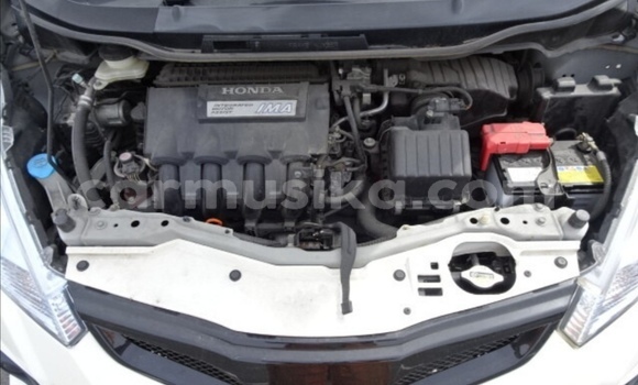 Acheter Occasion Voiture Honda Fit Blanc à Beitbridge, Matabeleland South Acheter Occasion Voiture Honda Fit Blanc à Beitbridge, Matabeleland South