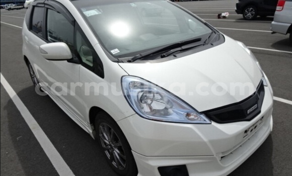 Acheter Occasion Voiture Honda Fit Blanc à Beitbridge, Matabeleland South Acheter Occasion Voiture Honda Fit Blanc à Beitbridge, Matabeleland South