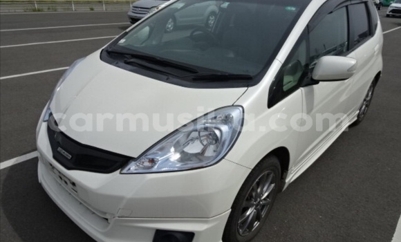 Acheter Occasion Voiture Honda Fit Blanc à Beitbridge, Matabeleland South Acheter Occasion Voiture Honda Fit Blanc à Beitbridge, Matabeleland South