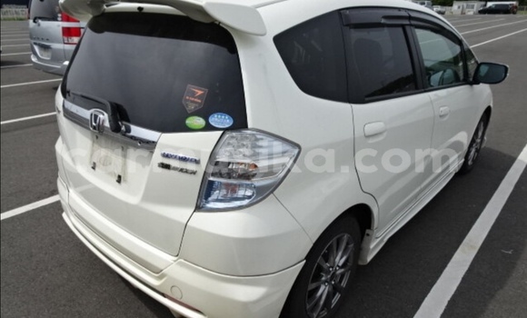 Acheter Occasion Voiture Honda Fit Blanc à Beitbridge, Matabeleland South Acheter Occasion Voiture Honda Fit Blanc à Beitbridge, Matabeleland South