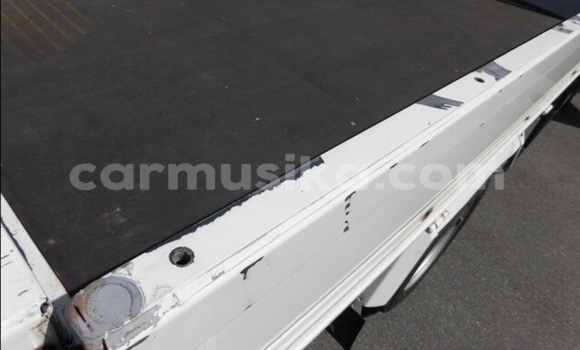 Nunua Ilio tumika Toyota Dyna Nyeupe Lori ndani ya Beitbridge nchini Matabeleland Kusini Nunua Ilio tumika Toyota Dyna Nyeupe Lori ndani ya Beitbridge nchini Matabeleland Kusini