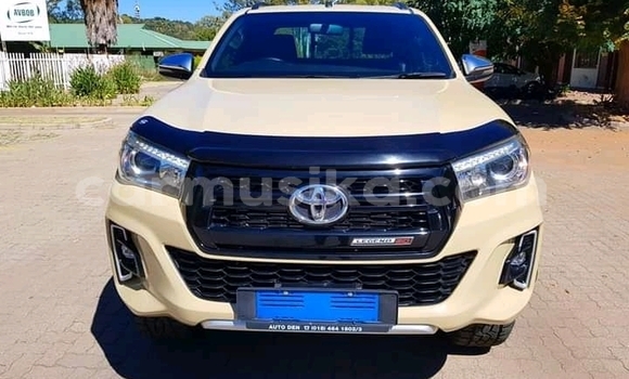 Buy used toyota hilux beige car in emerald hill in harare - carmusika