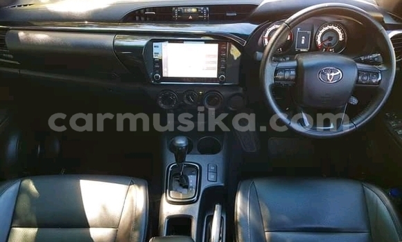 Tenga Tsaru Toyota Hilux Beige Mota in Emerald Hill in Harare Tenga Tsaru Toyota Hilux Beige Mota in Emerald Hill in Harare
