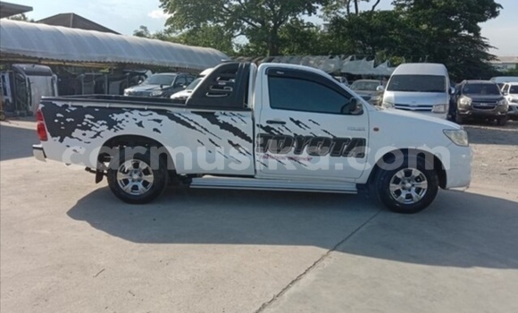 Nunua Ilio tumika Toyota Hilux Nyeupe Gari ndani ya Beitbridge nchini Matabeleland Kusini Nunua Ilio tumika Toyota Hilux Nyeupe Gari ndani ya Beitbridge nchini Matabeleland Kusini