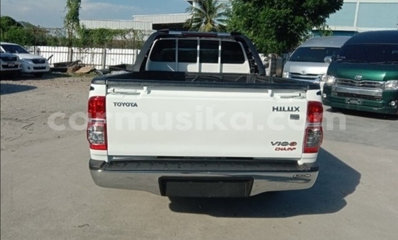 Nunua Ilio tumika Toyota Hilux Nyeupe Gari ndani ya Beitbridge nchini Matabeleland Kusini Nunua Ilio tumika Toyota Hilux Nyeupe Gari ndani ya Beitbridge nchini Matabeleland Kusini