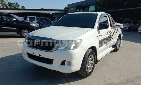 Nunua Ilio tumika Toyota Hilux Nyeupe Gari ndani ya Beitbridge nchini Matabeleland Kusini Nunua Ilio tumika Toyota Hilux Nyeupe Gari ndani ya Beitbridge nchini Matabeleland Kusini