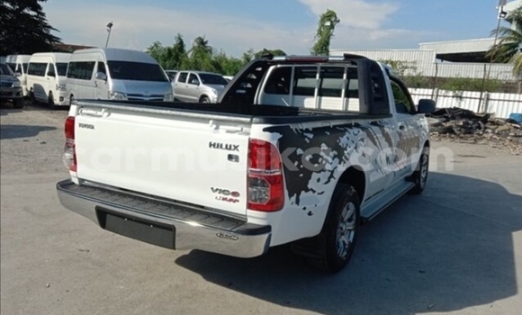 Nunua Ilio tumika Toyota Hilux Nyeupe Gari ndani ya Beitbridge nchini Matabeleland Kusini Nunua Ilio tumika Toyota Hilux Nyeupe Gari ndani ya Beitbridge nchini Matabeleland Kusini