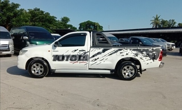 Nunua Ilio tumika Toyota Hilux Nyeupe Gari ndani ya Beitbridge nchini Matabeleland Kusini Nunua Ilio tumika Toyota Hilux Nyeupe Gari ndani ya Beitbridge nchini Matabeleland Kusini