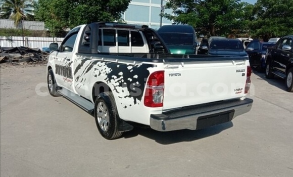 Nunua Ilio tumika Toyota Hilux Nyeupe Gari ndani ya Beitbridge nchini Matabeleland Kusini Nunua Ilio tumika Toyota Hilux Nyeupe Gari ndani ya Beitbridge nchini Matabeleland Kusini